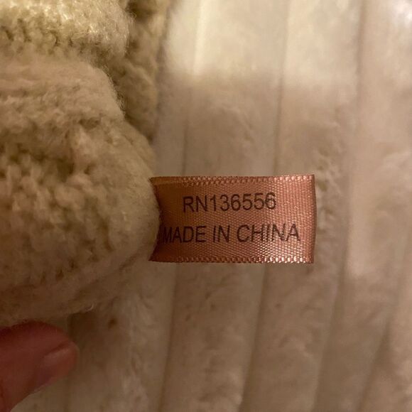 Cream Beanie with Giant puff - Picture 4 of 5